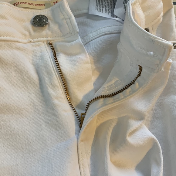 Levi’s White 721 High Rise Skinny 26 distressed - Picture 7 of 9